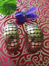 Charger l'image dans la galerie, Boucles d'oreilles vintage Hillary - Cotte de maille dorée. A clip.