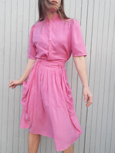 Charger l'image dans la galerie, Ensemble vintage Lucie - Rose à pois noirs. Taille M, 38, 40. Fabriqué en France