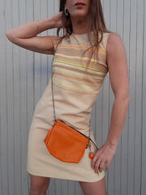 Charger l'image dans la galerie, Robe 3 trous Couleurs Vintage. Moutarde à rayures vertes, oranges, marrons, jaune. Fabrication Française. Taille XS, 34, 36