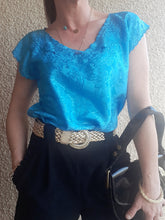 Charger l'image dans la galerie, Blouse vintage Ammara - Tissu irisé bleu. Taille M, 38, 40. Soie Thaïlandaise