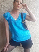 Charger l'image dans la galerie, Blouse vintage Ammara - Tissu irisé bleu. Taille M, 38, 40. Soie Thaïlandaise