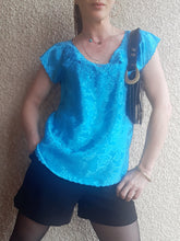 Charger l'image dans la galerie, Blouse vintage Ammara - Tissu irisé bleu. Taille M, 38, 40. Soie Thaïlandaise