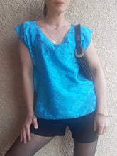 Charger l'image dans la galerie, Blouse vintage Ammara - Tissu irisé bleu. Taille M, 38, 40. Soie Thaïlandaise