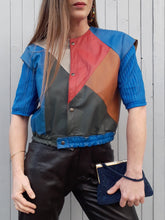 Charger l'image dans la galerie, Veste sans manche en patchwork de cuir. Taille L, 40, 42. Couleurs Vintage. Bleu, rouge, camel, vert bouteille, jaune.