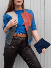Charger l'image dans la galerie, Veste sans manche en patchwork de cuir. Taille L, 40, 42. Couleurs Vintage. Bleu, rouge, camel, vert bouteille, jaune.
