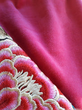 Charger l'image dans la galerie, Jupe vintage Sonia - Velours lisse fuchsia. Taille S, 36, 38. Fabriqué en France