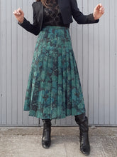 Charger l'image dans la galerie, Jupe vintage Diane - Plissé Soleil à fleurs vertes. Taille XL, 42, 44