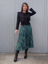 Charger l'image dans la galerie, Jupe vintage Diane - Plissé Soleil à fleurs vertes. Taille XL, 42, 44