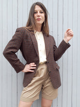 Charger l'image dans la galerie, Veste Burberry à imprimé pied-de-poule marron, pécan, noir. En pure laine, fabrication Française. Couleurs Vintage, taille M, 38, 40. gentleman farmer Burberry