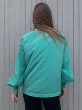 Charger l'image dans la galerie, Chemisier vintage Ella - Col Lavallière. Taille XL, 42, 44. Fabriqué en France