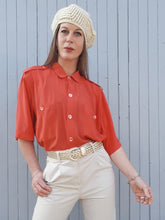 Charger l'image dans la galerie, Chemisier vintage Maria - Rouge framboise. Taille XXL, 44, 46