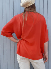 Charger l'image dans la galerie, Chemisier vintage Maria - Rouge framboise. Taille XXL, 44, 46