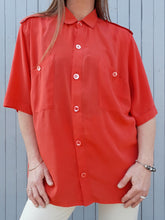 Charger l'image dans la galerie, Chemisier vintage Maria - Rouge framboise. Taille XXL, 44, 46
