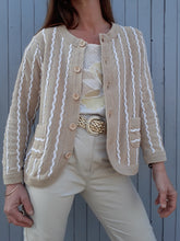 Charger l'image dans la galerie, Cardigan vintage Lola. Torsades beiges et blanches. Taille M, 38, 40. Fabriqué en France