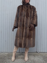 Charger l'image dans la galerie, Manteau vintage Line - Fourrure. Taille L, 40, 42