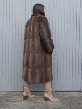 Charger l'image dans la galerie, Manteau vintage Line - Fourrure. Taille L, 40, 42