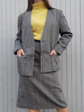 Charger l'image dans la galerie, Ensemble Couleurs Vintage, blazer et jupe crayon gris à rayures jaunes et bleus , taille XXL, 44. Weinberg