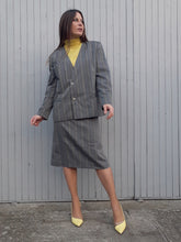 Charger l'image dans la galerie, Ensemble Couleurs Vintage, blazer et jupe crayon gris à rayures jaunes et bleus , taille XXL, 44. Weinberg