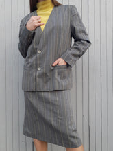 Charger l'image dans la galerie, Ensemble Couleurs Vintage, blazer et jupe crayon gris à rayures jaunes et bleus , taille XXL, 44. Weinberg