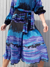 Charger l'image dans la galerie, Ensemble vintage Nathaline - Tunique & jupe culotte en crêpe, Taille unique ou S, M, L, 38, 40, 42. Fabriqué en France