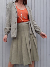 Charger l'image dans la galerie, Ensemble vintage Mila - Veste & jupe plissée. Taille S, 36, 38. Annette Boutique.