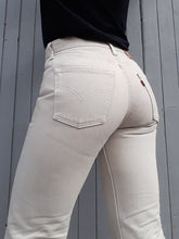 Charger l'image dans la galerie, jean levi's 501 XX. Blanc cassé. Couleurs Vintage. Taille S, 36, 38