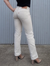 Charger l'image dans la galerie, jean levi's 501 XX. Blanc cassé. Couleurs Vintage. Taille S, 36, 38