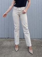 Charger l'image dans la galerie, jean levi's 501 XX. Blanc cassé. Couleurs Vintage. Taille S, 36, 38