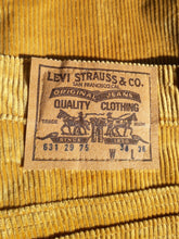 Charger l'image dans la galerie, jean levi's 631 en velours côtelé jaune moutarde. Couleurs Vintage. Taille S, 36, 38