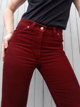 Charger l'image dans la galerie, Jean en velours côtelé Lee Cooper, Couleurs Vintage. Taille XS, 34, 36. Bordeaux, lie de vin