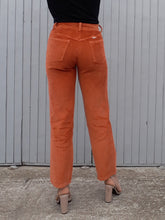 Charger l'image dans la galerie, Pantalon, jean en velours côtelé orange, brique. Salut les copains. coton. Taille XS, 34, 36. Couleurs Vintage.