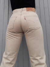 Charger l'image dans la galerie, Jean Levi's 501. Coton Beige. Taille S, 36, 38. W28 L34.