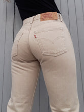 Charger l'image dans la galerie, jean levi's 501. Beige. Couleurs Vintage. Taille S, 36, 38