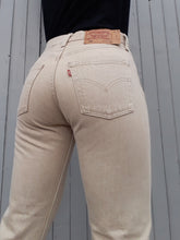Charger l'image dans la galerie, jean levi's 501. Beige. Couleurs Vintage. Taille S, 36, 38