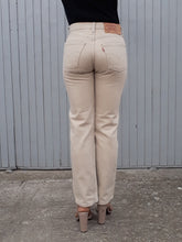 Charger l'image dans la galerie, jean levi's 501. Beige. Couleurs Vintage. Taille S, 36, 38