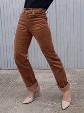 Charger l'image dans la galerie, Jean Levi's 632 Chloé - Velours côtelé marron. Taille S, 36, 38. W31 L36