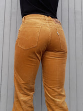 Charger l'image dans la galerie, jean levi's 631 en velours côtelé jaune moutarde. Couleurs Vintage. Taille S, 36, 38