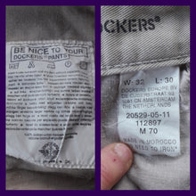 Charger l'image dans la galerie, Chino levi's dockers en coton beige à pinces. Couleurs Vintage. W 32 L 40. Taille L, 40, 42