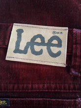 Charger l'image dans la galerie, Jean Caroline - Lee. Velours côtelé lie de vin. Taille XS, 34, 36.