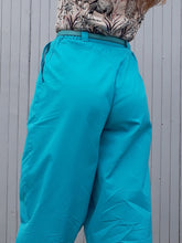 Charger l'image dans la galerie, Pantalon vintage Romy - Bleu turquoise. Coupe XXL.Taille S, 36, 38. Fabriqué en France