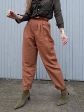 Charger l'image dans la galerie, Pantalon vintage Karen - Lin et coton camel, Taille 38, 40. Fabriqué en France