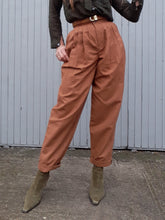 Charger l'image dans la galerie, Pantalon vintage Karen - Lin et coton camel, Taille 38, 40. Fabriqué en France