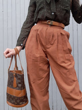 Charger l'image dans la galerie, Pantalon vintage Karen - Lin et coton camel, Taille 38, 40. Fabriqué en France