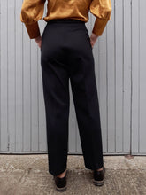 Charger l'image dans la galerie, Pantalon vintage Tessie - Karting noir. Taille L, 40, 42. Fabriqué en France