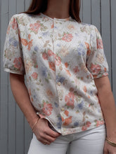 Charger l'image dans la galerie, Cardigan Rodam fleuri en lainage ajouré. Couleurs Vintage. Taille L, 38, 40