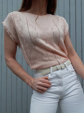 Charger l'image dans la galerie, Pull d'été vintage Cassie - Mailles ajourées roses. Taille M, 38, 40. Fabriqué en France