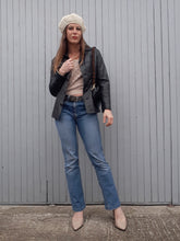 Charger l'image dans la galerie, Veste en cuir d'agneau vintage, noire, coupe cintrée, taille S, 36, 38. Oakwood. Couleurs Vintage.