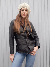 Charger l'image dans la galerie, Veste en cuir d'agneau vintage, coupe cintrée, taille S, 36, 38. Oakwood. Couleurs Vintage