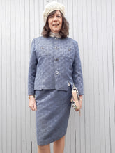 Charger l'image dans la galerie, Ensemble Couleurs Vintage, blazer et jupe crayon bleu , taille XXL, 44, 46. Albert Mil