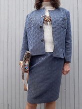 Charger l'image dans la galerie, Ensemble Couleurs Vintage, blazer et jupe crayon bleu , taille XXL, 44, 46. Albert Mil